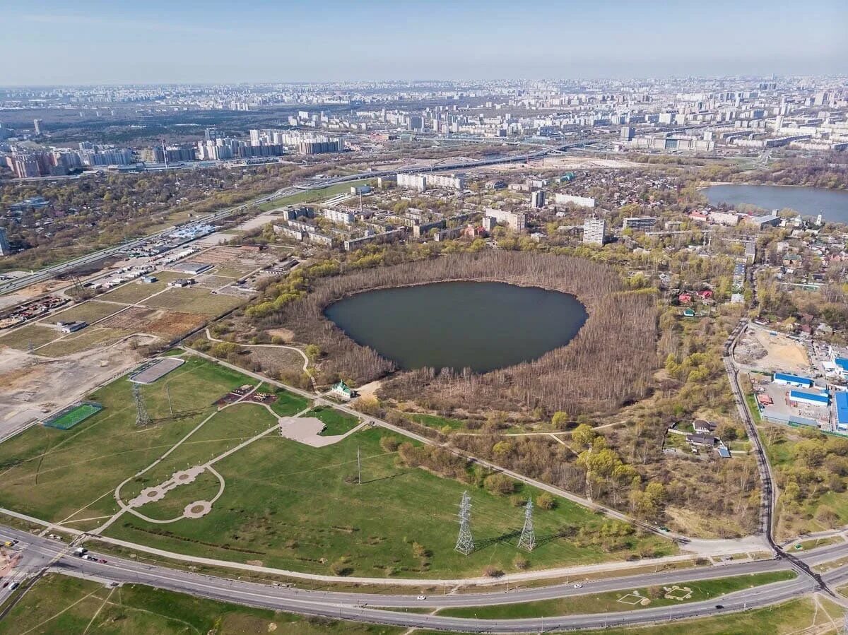 Г озера москва. Святое озеро Косино Ухтомский. Святое озеро Кожухово. Святое озеро Новокосино. Парк Жемчужина Новокосино.