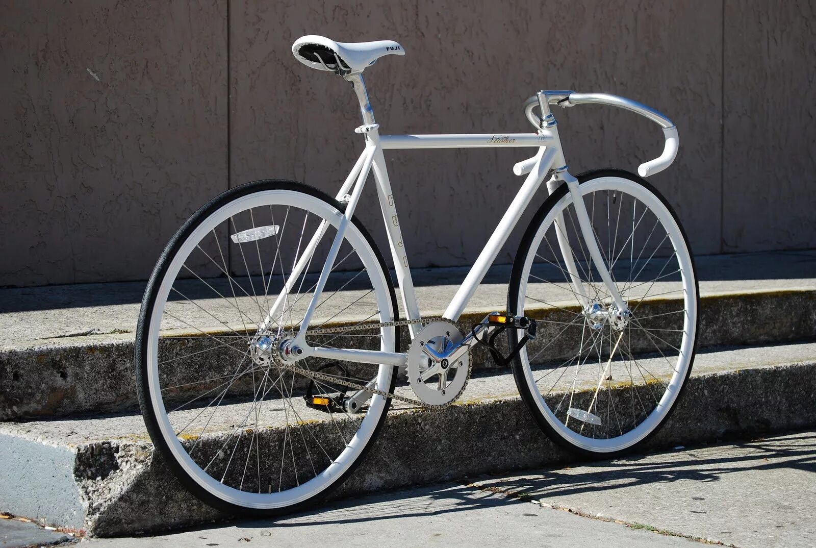 Fix bike cinelli. Fixed 2022. Fuji feather 2023 ivory. Fixed 2022. Fixed 2022.