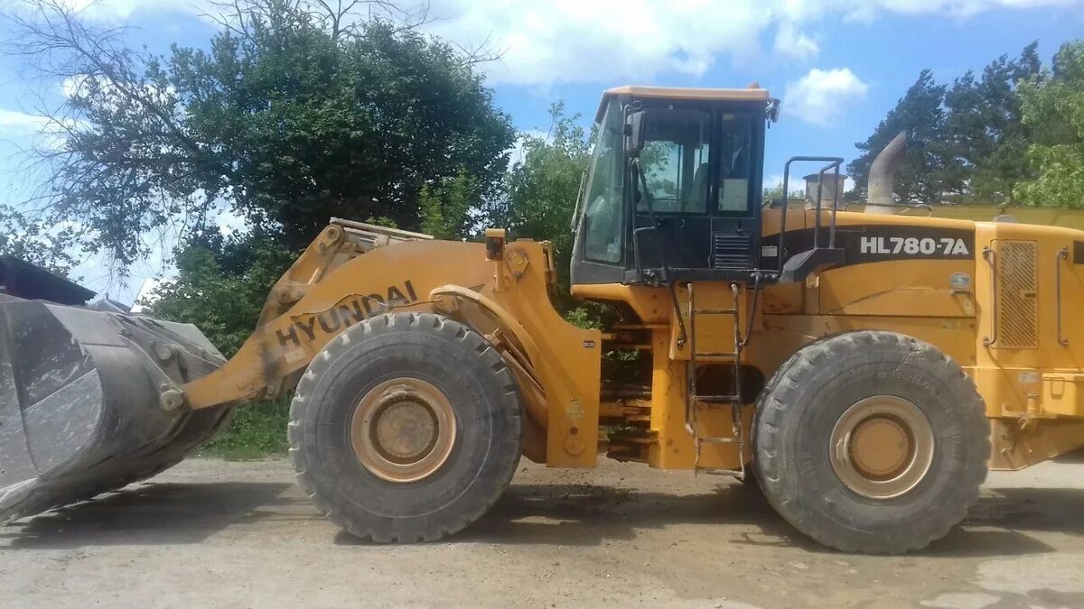 Фронтальный погрузчик redstar 150. Погрузчик фронтальный алтай zl 932. Авито фронтальный погрузчик новый. Ковш 3. Sdlg lg953.