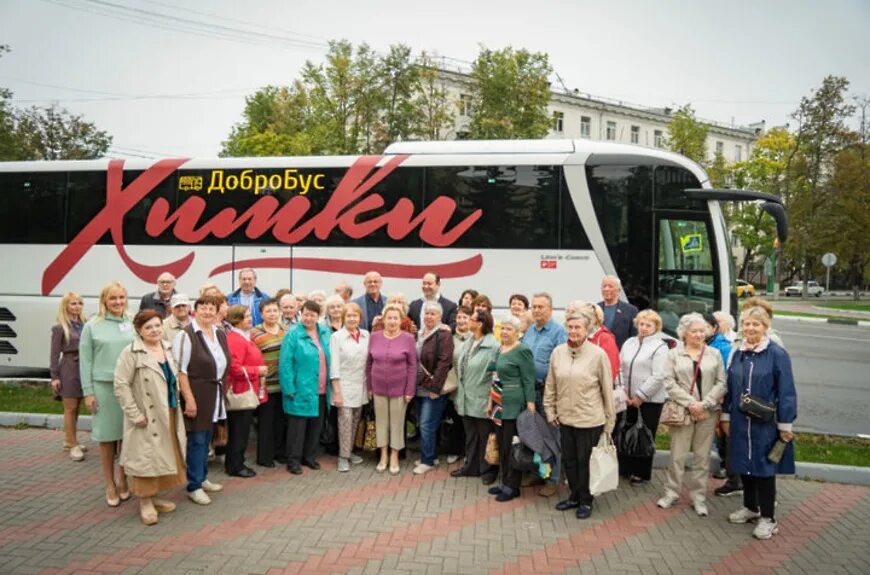 Каждое утро автобус. Автобусная экскурсия для пенсионеров. Экскурсии для пенсионеров. Пенсионеры в автобусе на экскурсию. Активное долголетие Химки автобус.