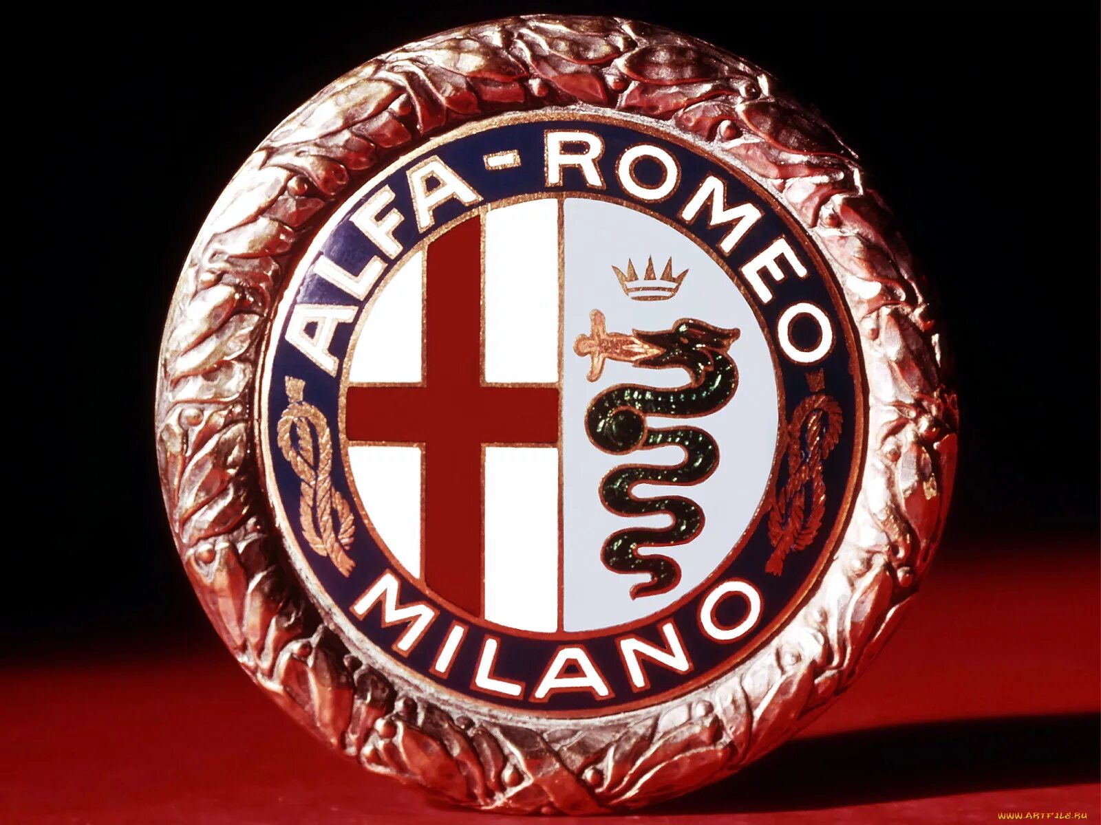 Знак альфа ромео. Alfa Romeo значок. Альфа Ромео эмблема. Alfa Romeo 1925. Alfa Romeo 1945.