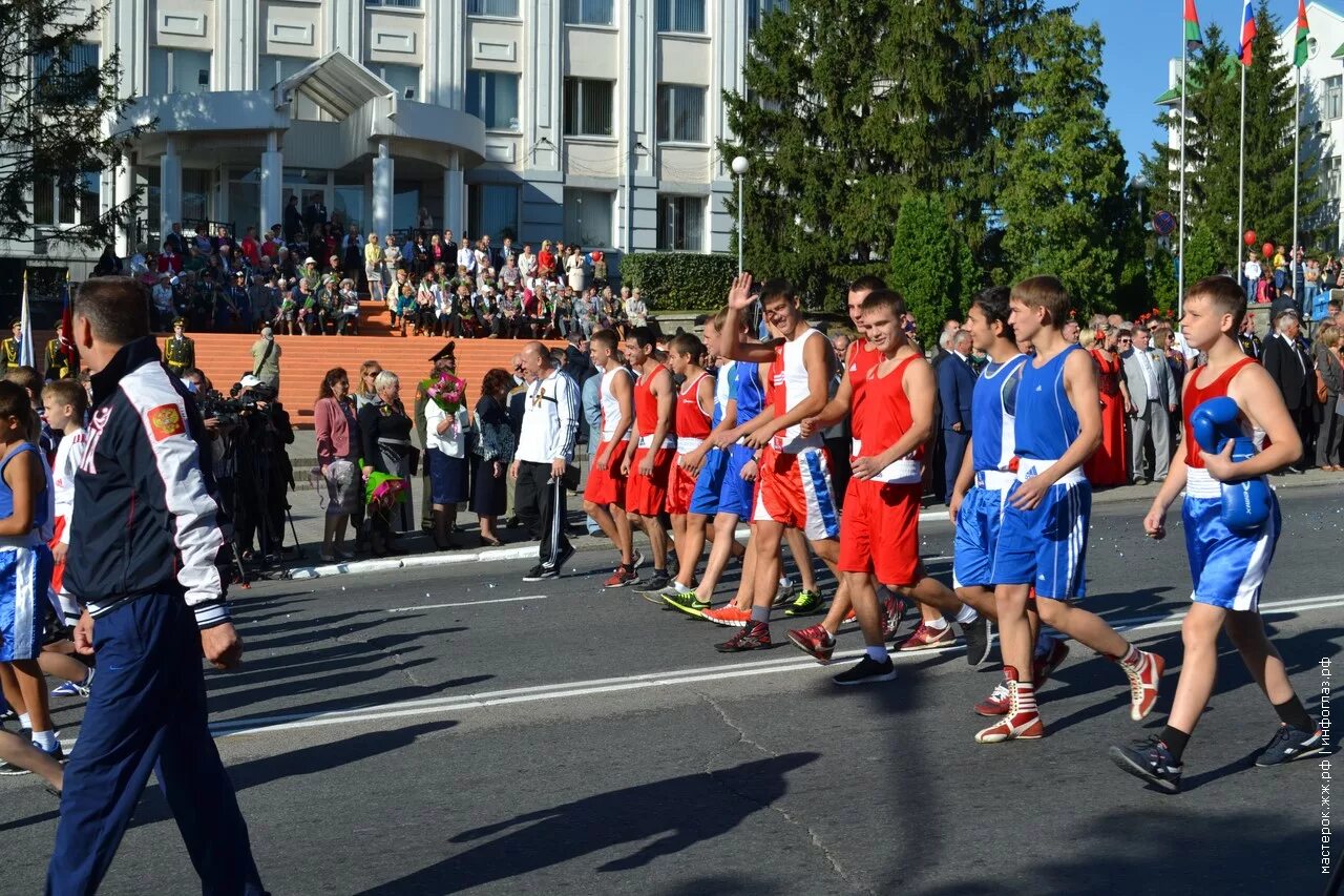 Население старого оскола белгородской области. Жители старого Оскола. День города старый Оскол. Старый осколнаселенте. Население в Старом Осколе.