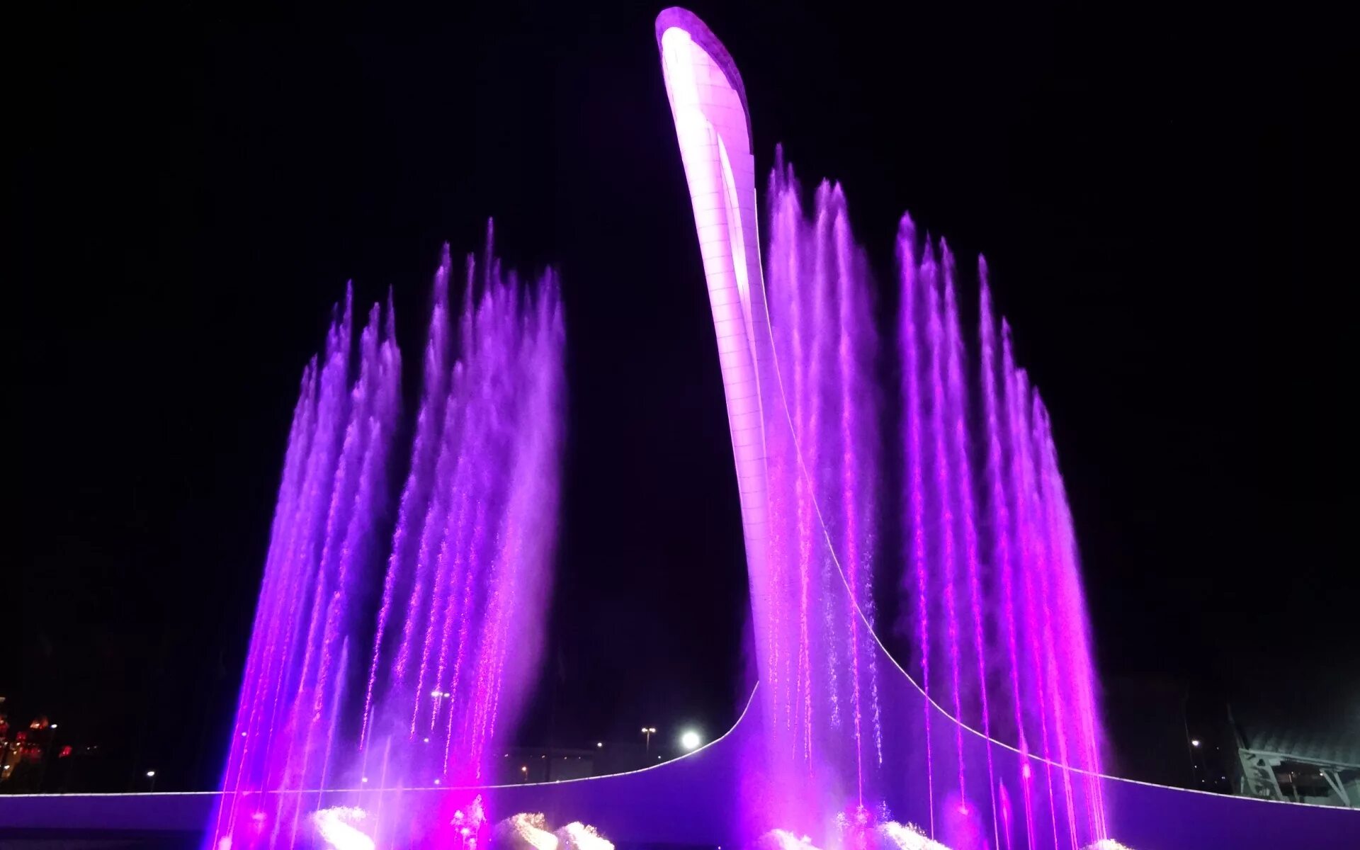 Поющие фонтаны время работы. Фонтан Сочи Олимпийский парк. Сочи парк Поющие фонтаны. Олимпийский парк Поющие фонтаны. Светомузыкальный фонтан Сочи.
