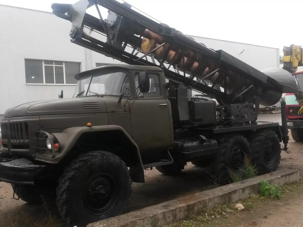 Мрк 750 буровая. Бурение зил 131. Буровая зил. Зил 131 с буровой установкой. Буровая зил.