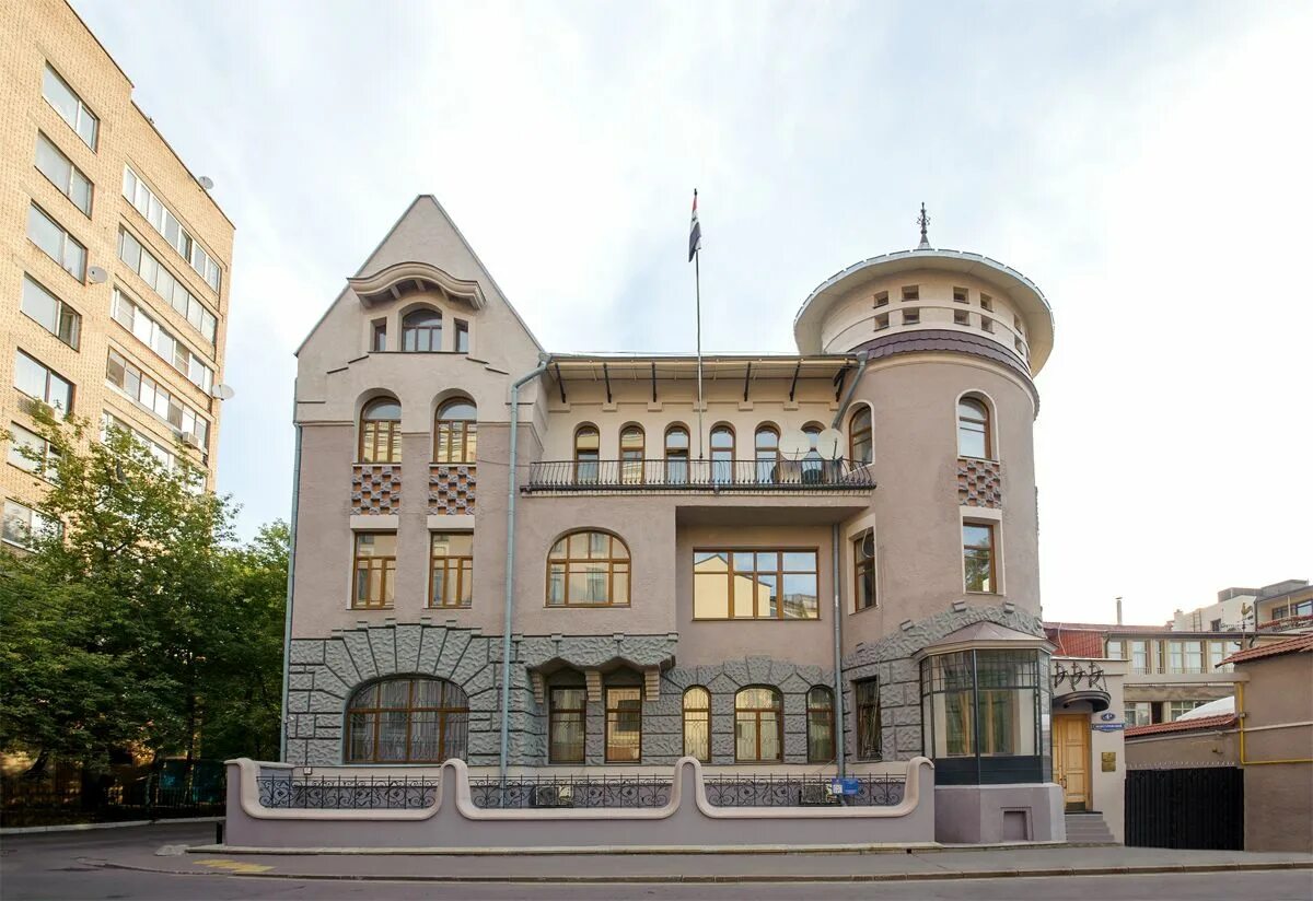Купить постер (плакат) Жилой дом на Кудринской площади (артикул 160063) в Ульяно