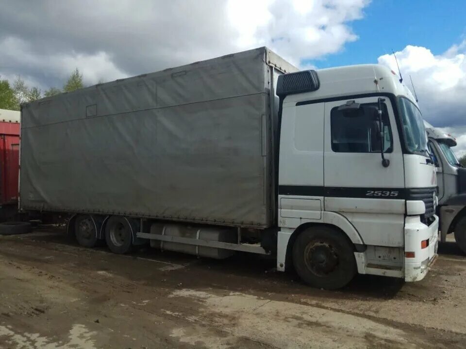 Тягач мерседес 2002. В тягач. Мерседес актрос мегаспейс 1999. Актрос 2002 года. Mercedes actros 2002 года.