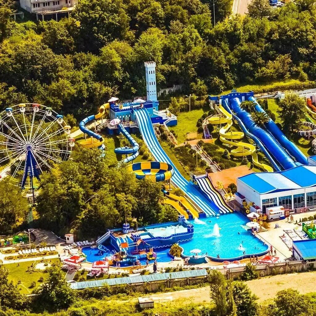 Аквалоо сочи 2022. Райские водопады лоо. Чёрное море лоо пляжи. Водопад райское наслаждение в лоо. Аквапарк аква лоо мочи.