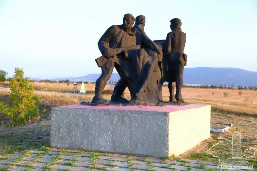 Погода село партизаны. Село Приветное Кировский район. Село Приветное Кировский район Крым. Памятник в селе Партизаны Кировский район Крым. Приветное Кировский район памятники.