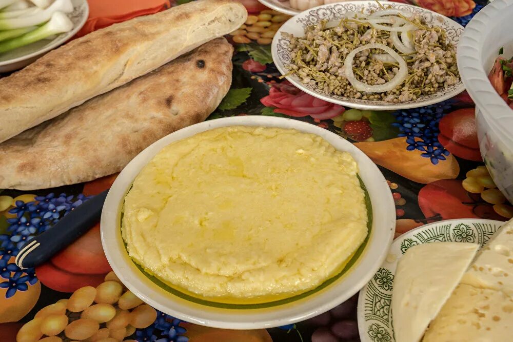 Осетинские блюда названия. Осетинская кухня национальные блюда. Национальные блюда северной осетии. Республика северная осетия алания национальные блюда. Национальные блюда осетин.