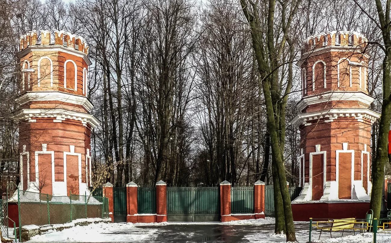 Парк усадьба михалково в москве. Усадьба михалково коптево. Михалково фото. Парк михалково головинские пруды. Ротонда михалково усадьба.