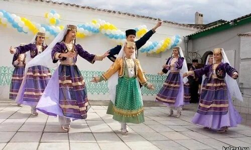 Крымчаки в крыму. Крымо татары. Национальный костюм караимов. Крымчаки и караимы. Крымчаки народ.