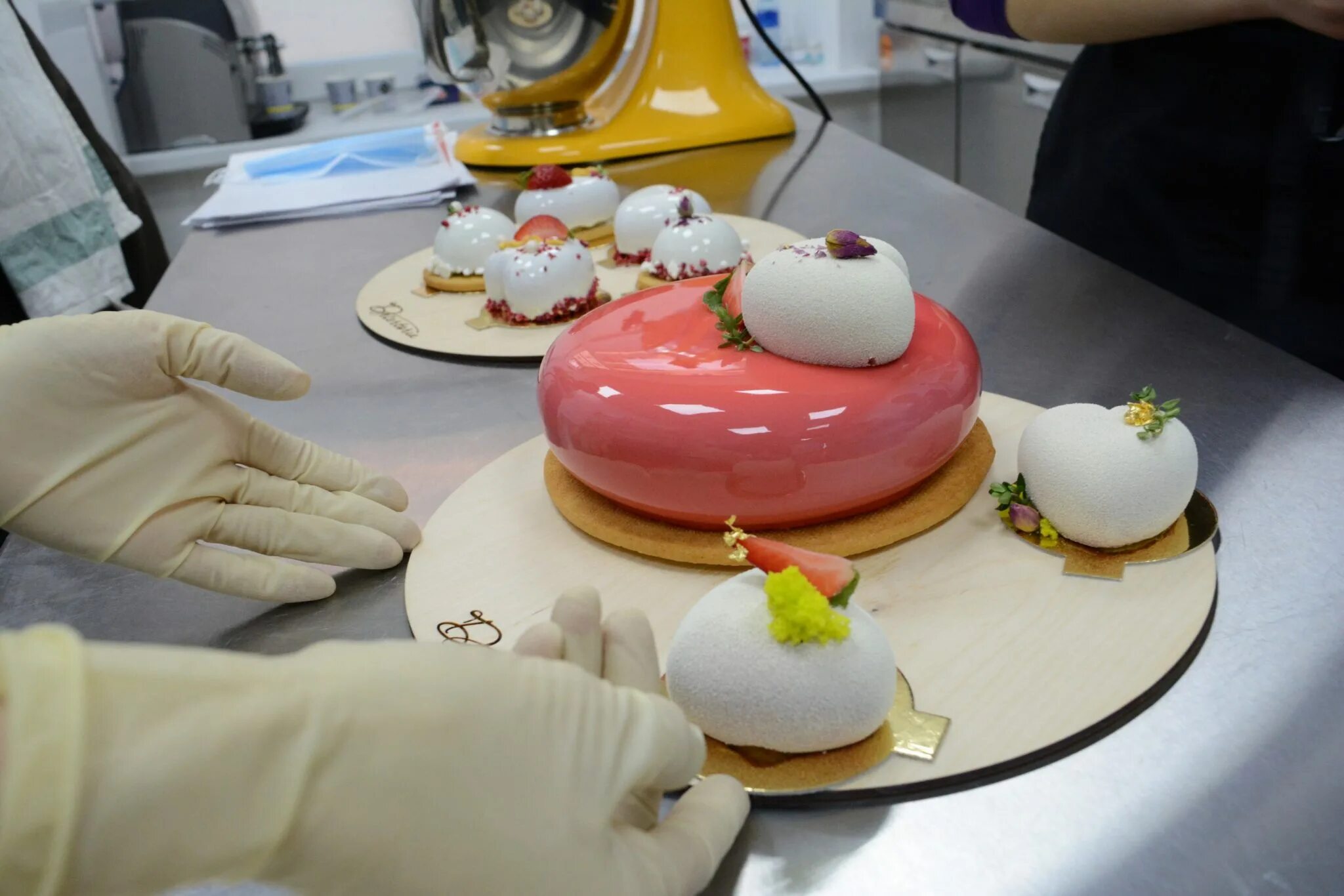 Мастер класс кондитер. Торты псков. Мастер класс торт спб. Кондитерская школа екатерины матвеевой спб. Торт санкт-петербург фото.