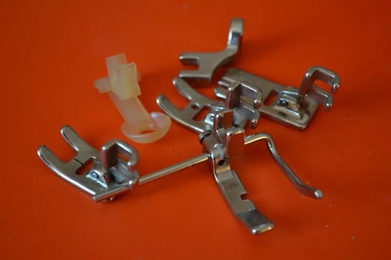 Лапка для молнии машинка чайка. P361 лапка для промышленной машины. Лапка для молнии чайка. Лапки для швейной машины чайка 132м. Лапки для швейной машины чайка 132м.