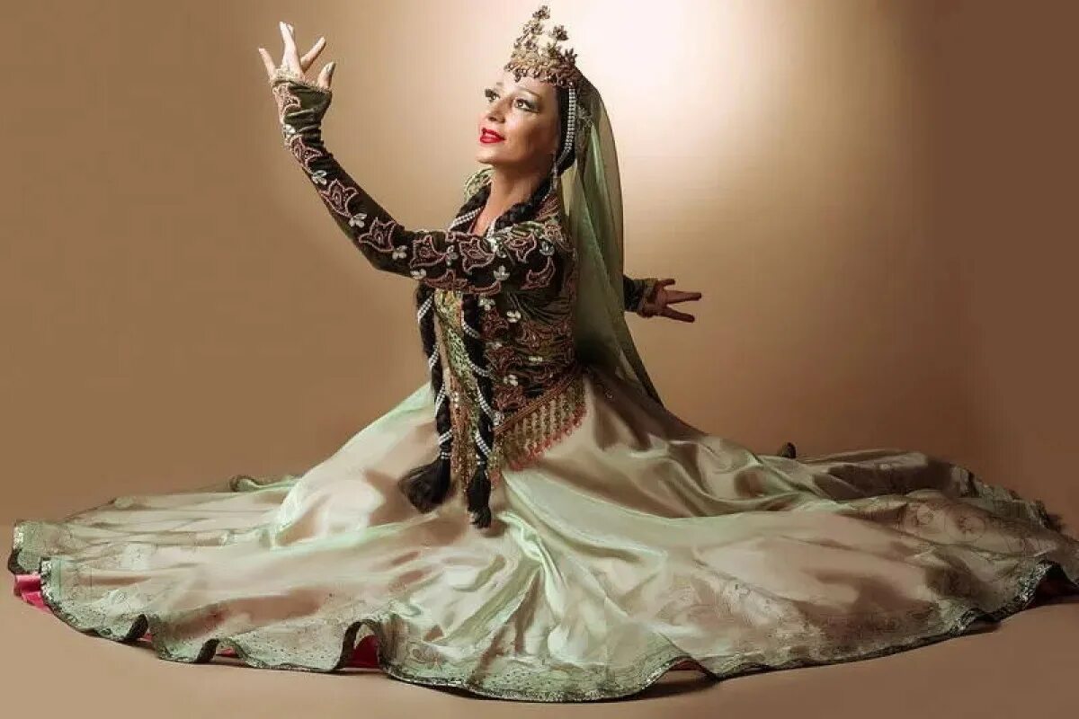 Азербайджанский национальный костюм. Азербайджанский национальный танец. Азербайджанский танцевальный костюм. Азербайджанский костюм женский. Танцы азербайджана
