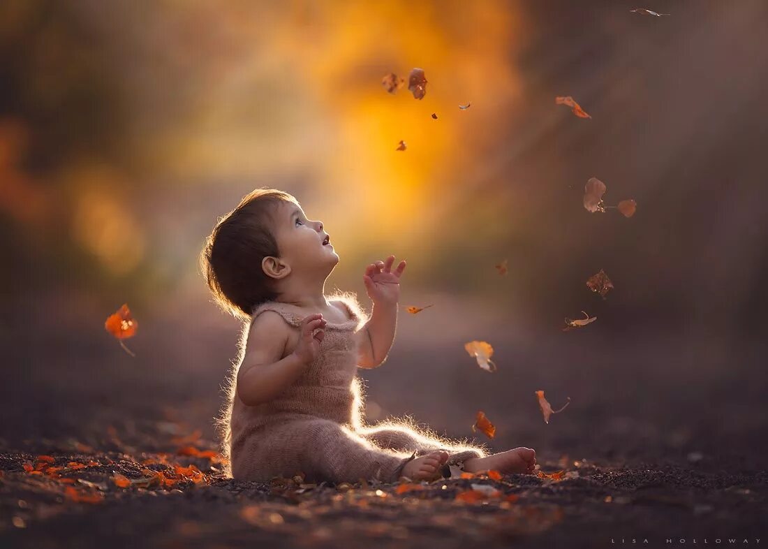 В ожидании первого снега. Фото чудо дети. Чудо дети видео. Радость волшебство. Девочка фея.