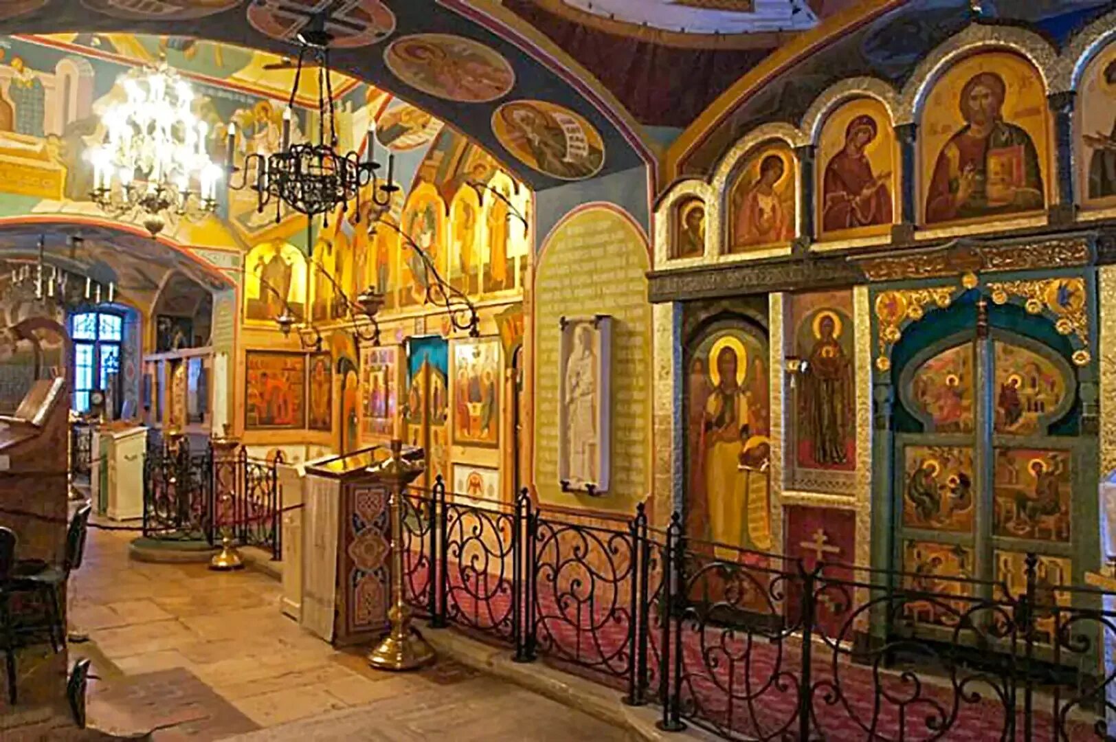 Феодор студит храм. Храм федора студита у никитских ворот. храм преподобного феодора студита. храм прп. феодора студита в москве. внутри храма феодора студита у никитских ворот.