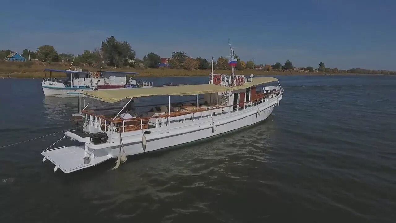 Турбаза ветерок волжский. Wind footage. Теплоход камелот нижний новгород. Фото черно белое ветерок ветерок над дверью. Турбаза ветерок средняя ахтуба.