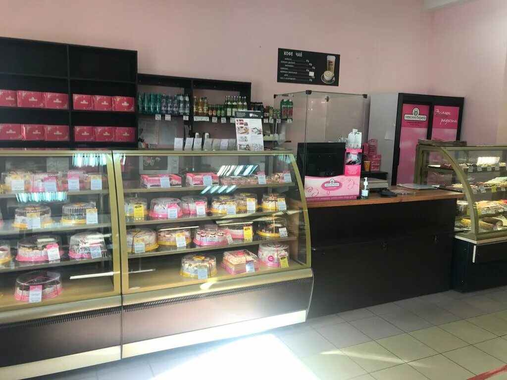 невские берега кондитерская. кондитерская невские берега санкт-петербург набережная макарова. питерские торты невские берега. кондитерская «невские берега» продавец. берег кондитерский.