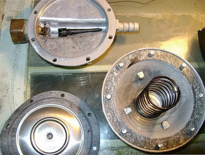 Газовый редуктор пропускает газ. Пропускает редуктор. Переборка томасетто редуктора ат 09 аляска. Томасетто 13 xp. Принцип работы газового редуктора высокого давления.