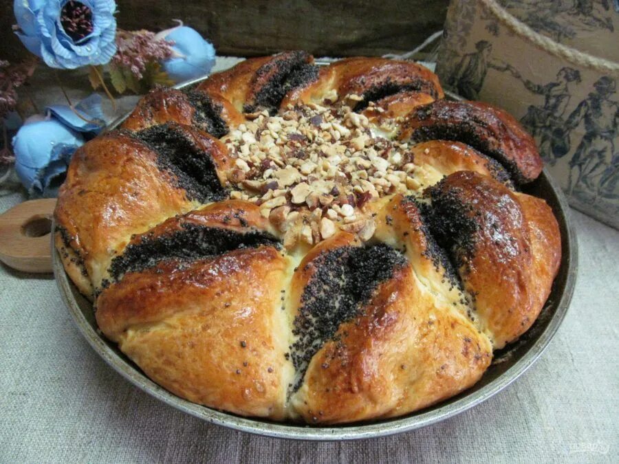 Рецепт дрожжевого пирога с маком. Пирог с маком и орехами. дрожжевой пирог с маком и орехами. дрожжевой пирог с маком. пирог с шоколадной пастой.