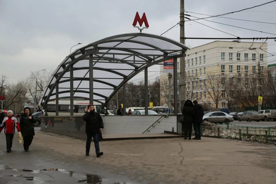 Площадь новогиреево. Вестибюль метро третьяковская. вестибюль станции метро новогиреево. третьяковская станция метро снаружи. метро перово снаружи.