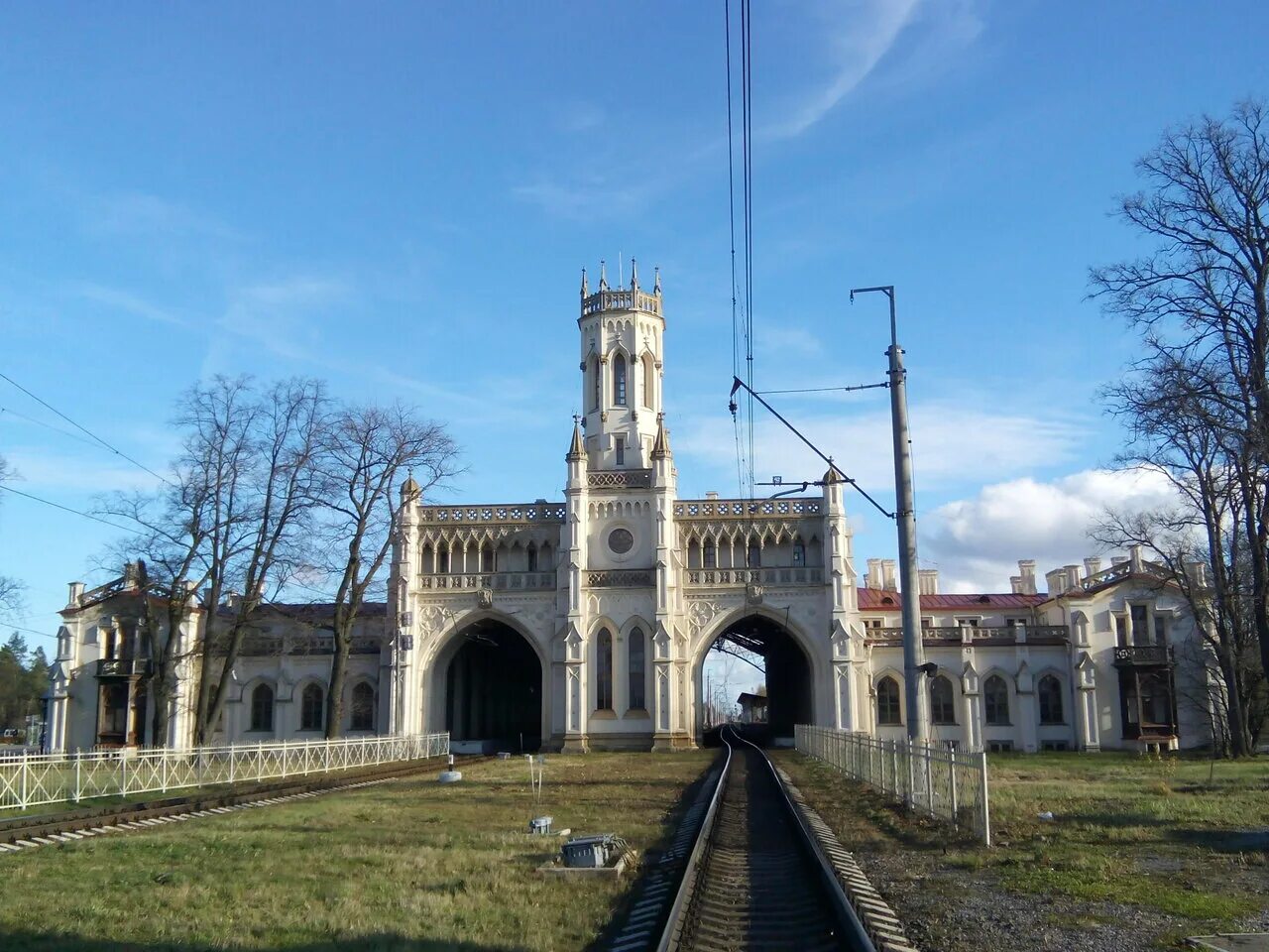 Вокзал новый петергоф. Вокзал петергофской железной дороги. Железнодорожный вокзал петергоф. Вокзал новый петергоф. Станция новый петергоф эр2.