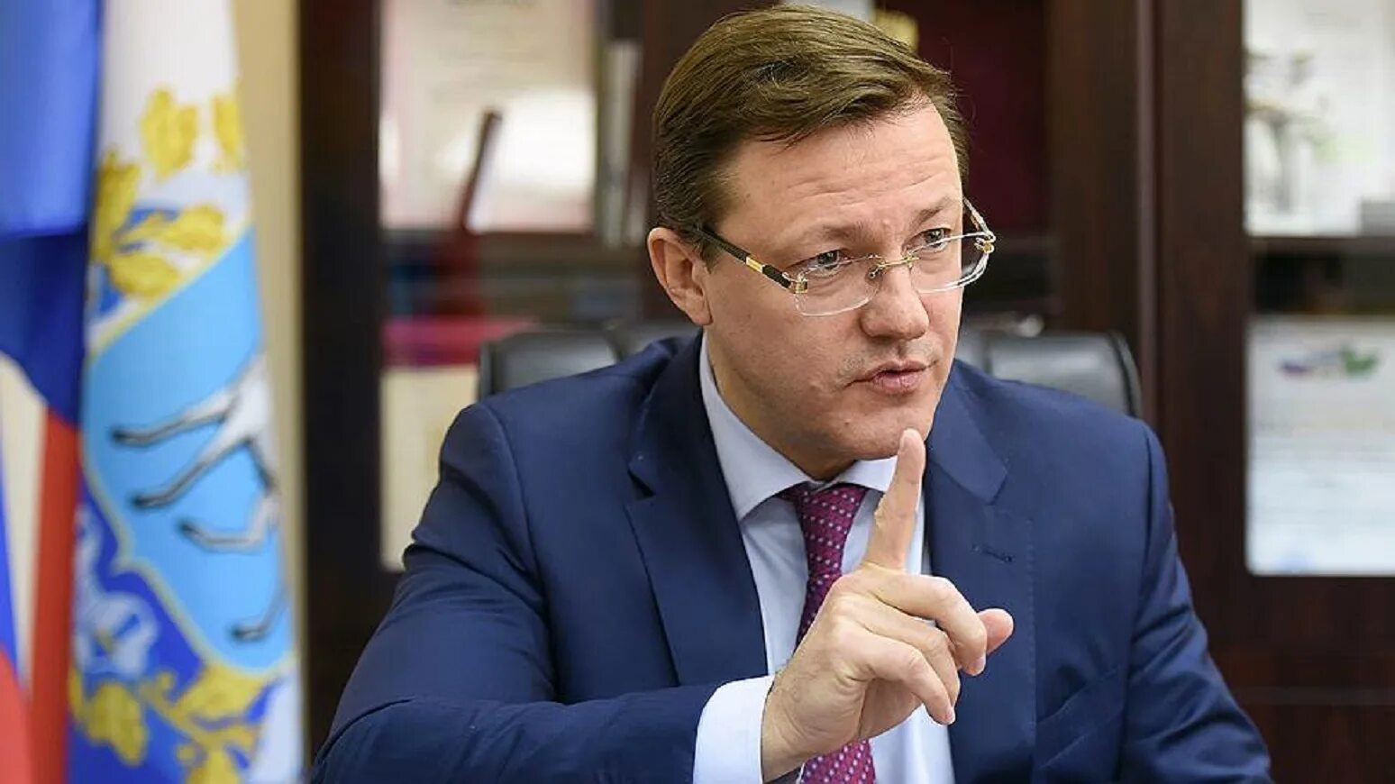 Почему азаров подал. Почему азаров подал