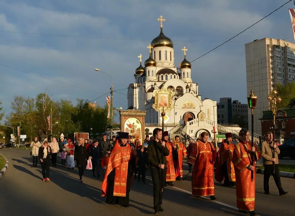 Пасха в реутово. Празднование пасхи. Крестный ход благовещенск пасха. Освещение куличей в церкви на пасху. Пасха в храме благовещения пресвятой богородицы в петровском парке.