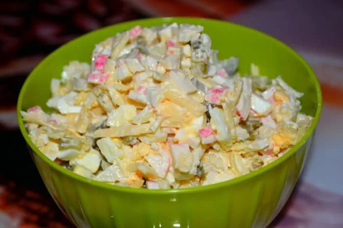 Салат с солеными огурцами и кукурузой рецепт