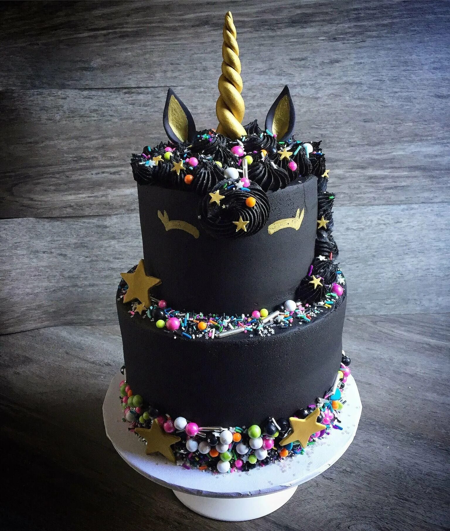 Красивый торт для девушки. Стильный черный торт. Стильный торт для девушки. Торт для девочки черный. Торт для девочки черный.