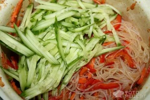 Салат из огурцов с фунчозой