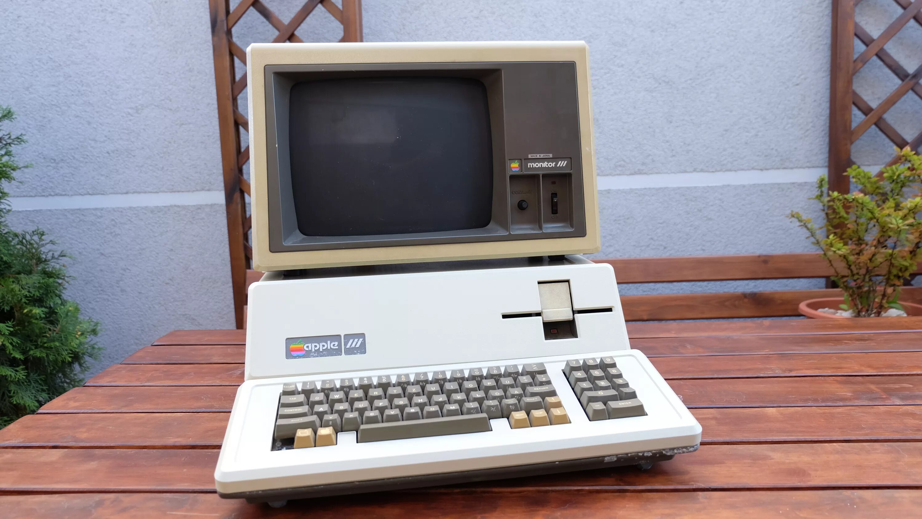 New apple 3. ПК эпл 3. Компьютеры Apple 1981. Apple Macintosh III. Компьютер Эппл 1974.