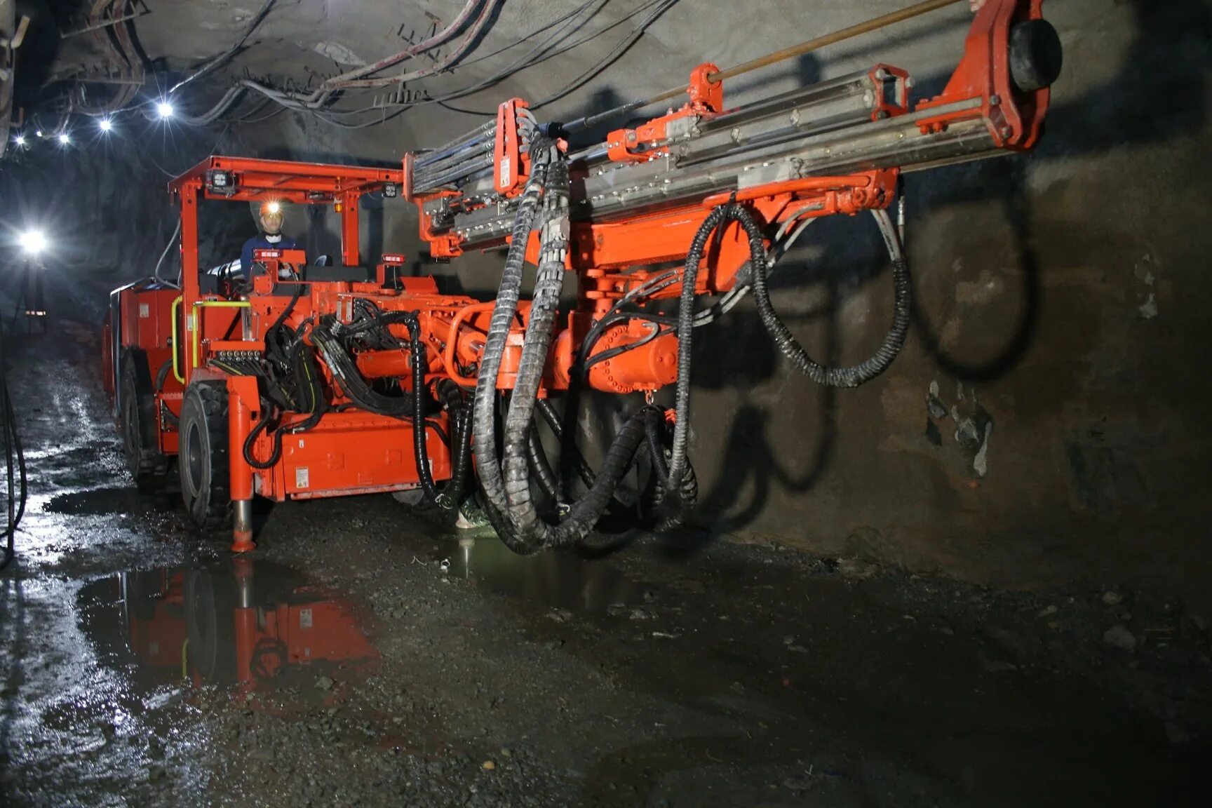 Рудник яковлевский белгородская. Михайловский гок железногорск. Машинист подъемной машины. Буровой станок михайловский гок. Мурманская оленегорск гок.