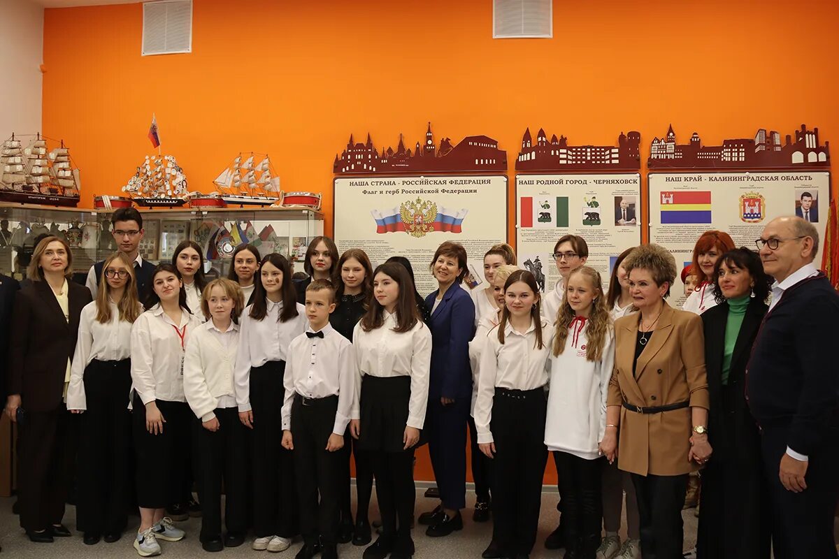 Калининград новый год. Самая большая школа в калининграде. Детский сад 114 калининград. Колледж на баженова калининград. Гимназия 17 открытие.