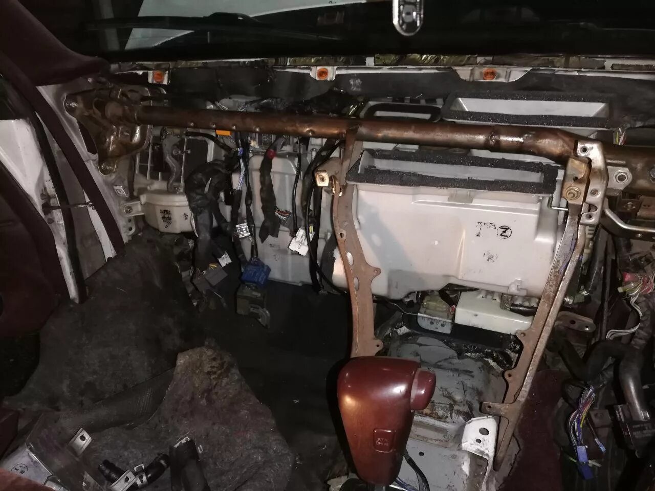 Радиатор печки тойота креста 90. Toyota mark 2 90 отопитель. Тойота креста 90 переборка печки. Печка тойота креста 90. Радиатор печки cresta 81.