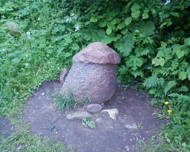 Фаллический камень в Плесе. Камень любви Плес. Камень любви Плесский музей. Плёс город камень любви. Камень вечной любви