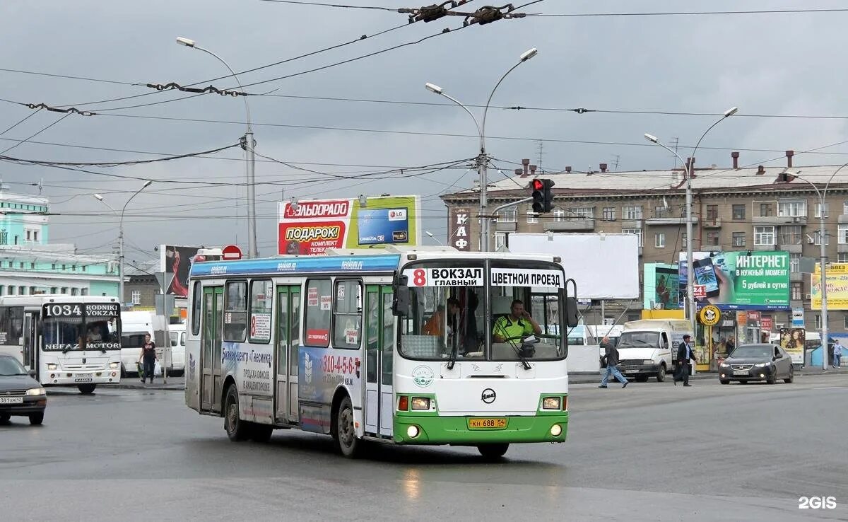 Транспорт новосибирск маршрут. Автобус Новосибирск. Общественный транспорт Новосибирск. Городские автобусы Новосибирска. 8 Маршрутка Новосибирск.