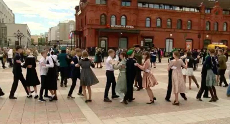 Венский бал 19 века. 19 век бал наташи ростовой. Вальс танец. Перед вальсом. Перед вальсом.