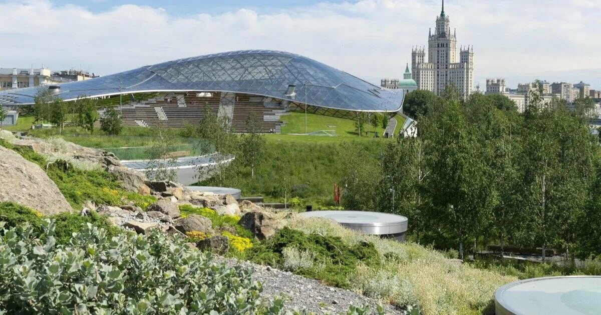 Ландшафтный парк зарядье в москве. Парк зарядье в москве. Парк зарядье в москве. Парк зарядье лето. Парк зарядье в москве.