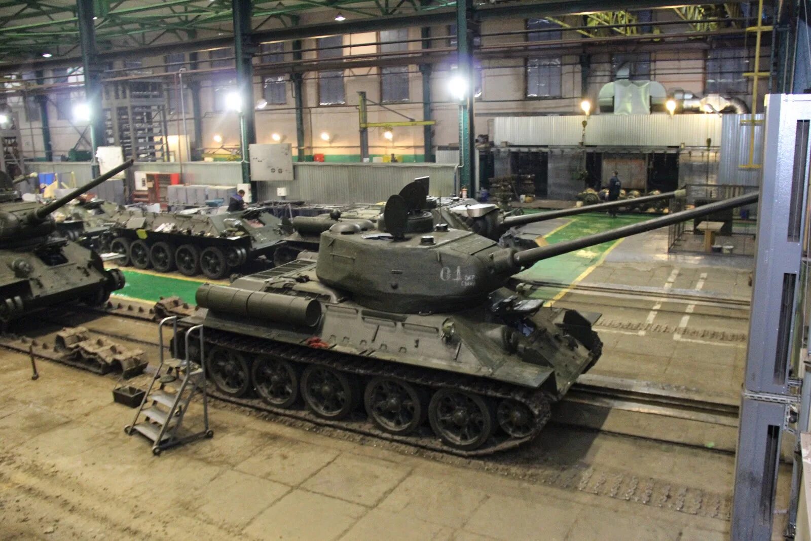 Т-72б3 уралвагонзавод. Бронетанковый завод стрельна. Танковый завод 61 бтрз. Бронетанковый ремонтный завод в стрельне. 61 бронетанковый ремонтный завод стрельна.