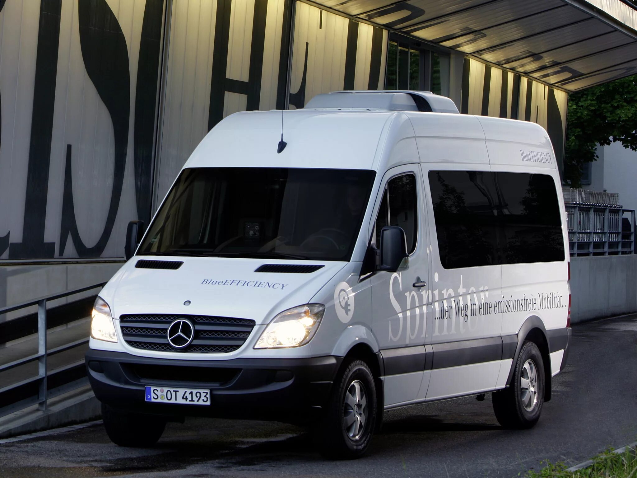 Работу мерседес спринтер. Mercedes-Benz Sprinter 906. Mercedes Sprinter 906. Мерседес Спринтер пассажирский. W906 Mercedes Sprinter пассажирский.