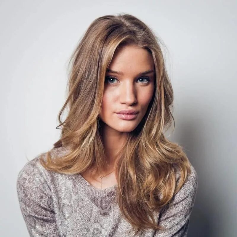 Колорирование на темно русые волосы средней длины. Колорирование. Джулия робертс цветотип. Средний цвет на фото. Мажимеш окрашивание.