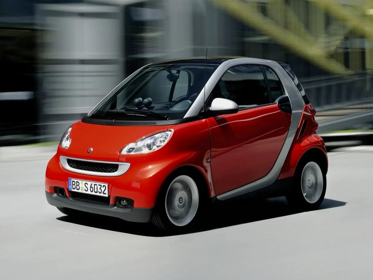 Машина небольшого размера. Smart Fortwo 4 поколение. Мерседес смарт 2007. Мини Smart Fortwo 2. Smart Fortwo 2007.