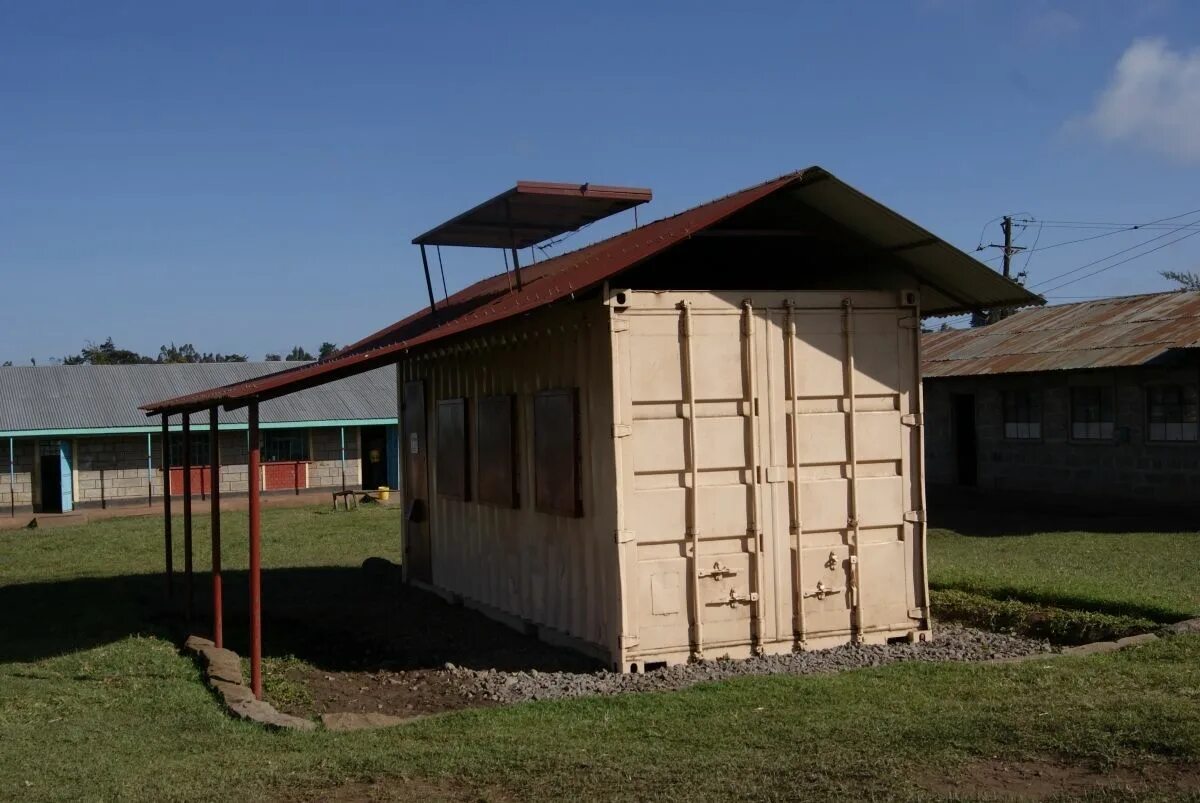 Крыша контейнера. Крыша контейнера. Крыша контейнера. Дома из контейнеров. Контейнер m6803.