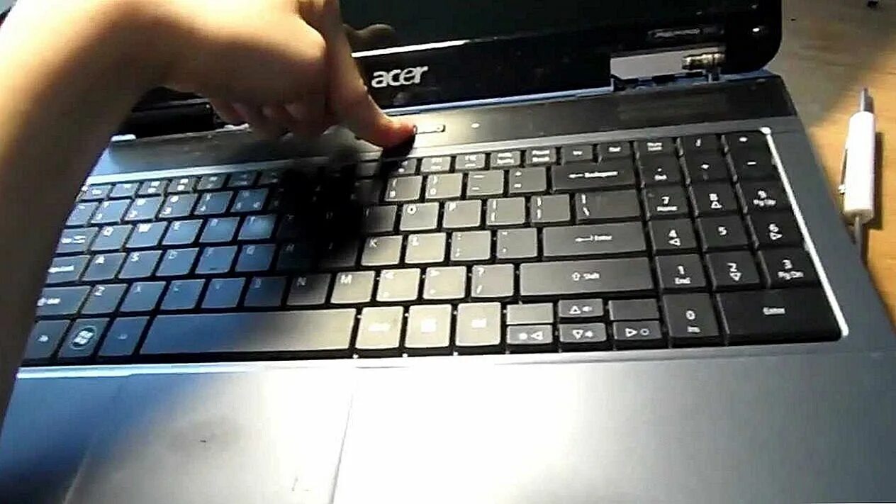 Включение ноутбука Acer. Не загорается экран ноутбука. Клавиша камеры на клавиши ноутбука Acer. Ноутбук Acer включается. Не горит экран на ноутбуке