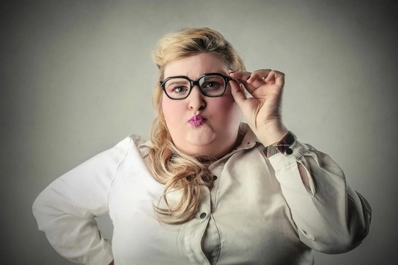 толстухи очки. страшная девушка в очках. полненькая девушка в очках. толстухи очки. толстухи очки.