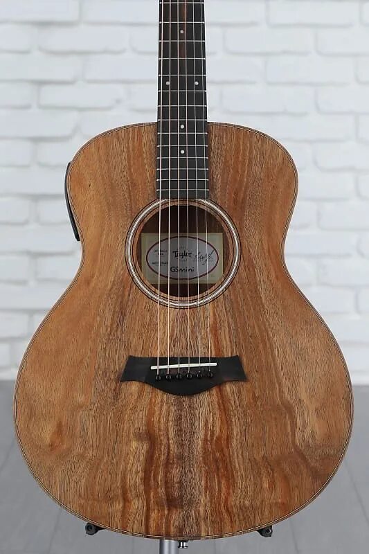 Гитара похожа на. Гитара gs300. taylor акустика. taylor gs mini. taylor gs mini koa mini-e жесткий кейс.