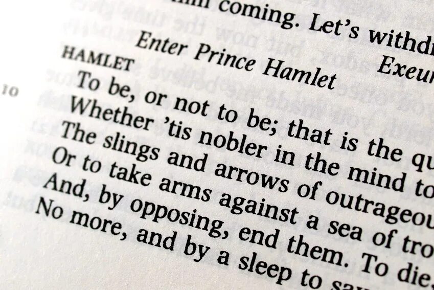 Hamlet to be or. To be or not to be hamlet. быть или не быть на английском. гамлет быть или не быть. монолог гамлета быть или не быть на английском.