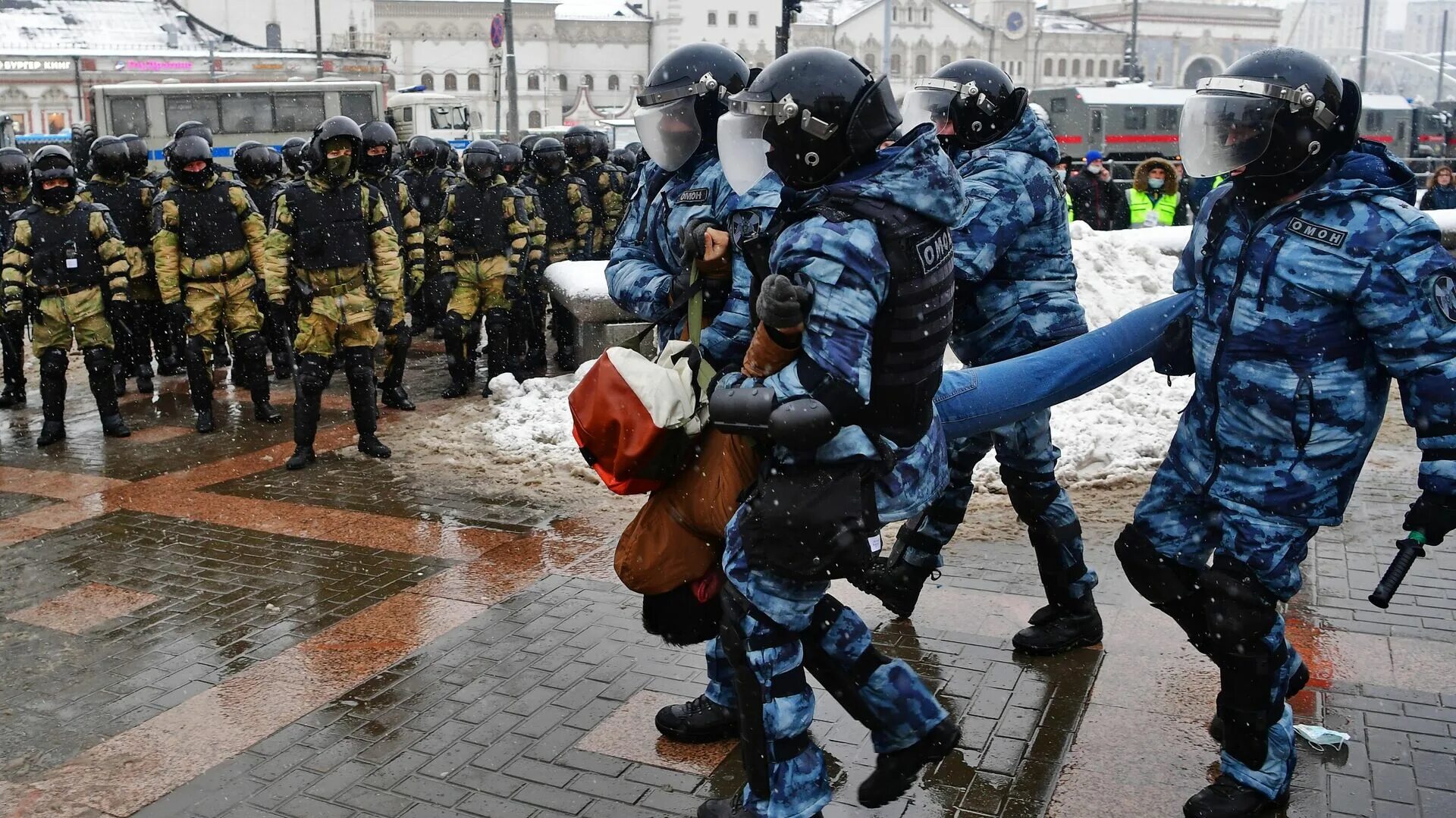 Арест попросить. Арт против полиции. Майдан полица против пзова. Один против полиции худ картинки.