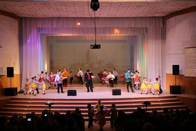 Электрон сарапул. Дом культуры электрон тамбов. Дк электрон сарапул зал. Дк электрон тамбов. Дк электрон сарапул фото.